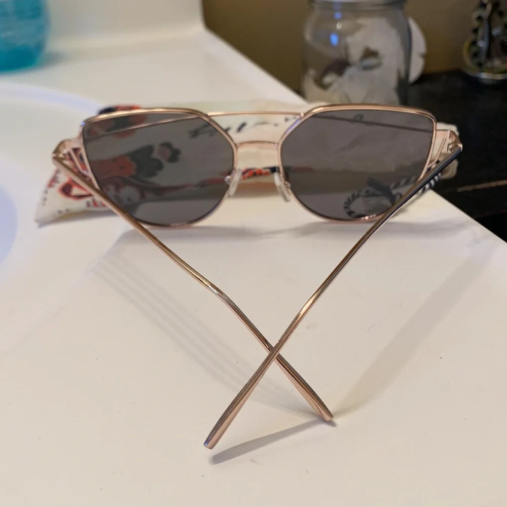 Free People sunglasses PRICE FIRM - Picture 2 of 6